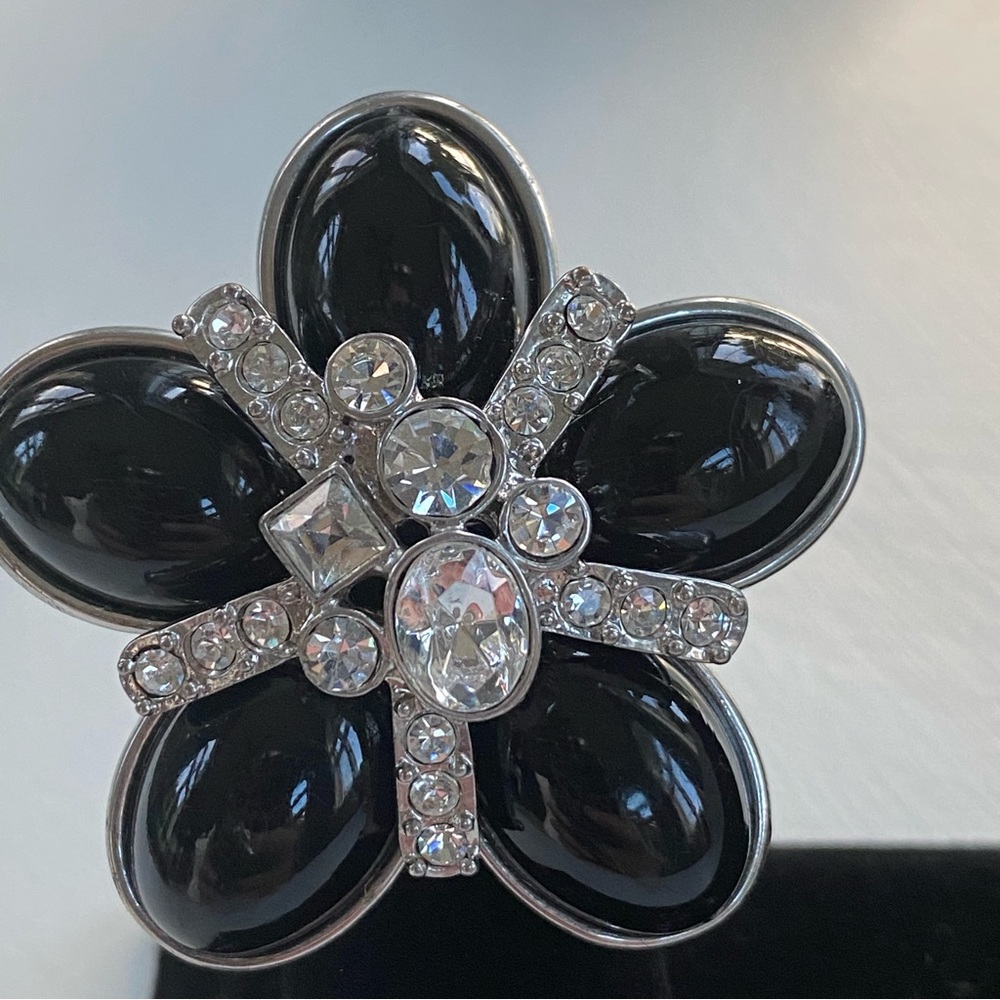 Flower Stretch Ring - Picture 3 of 8